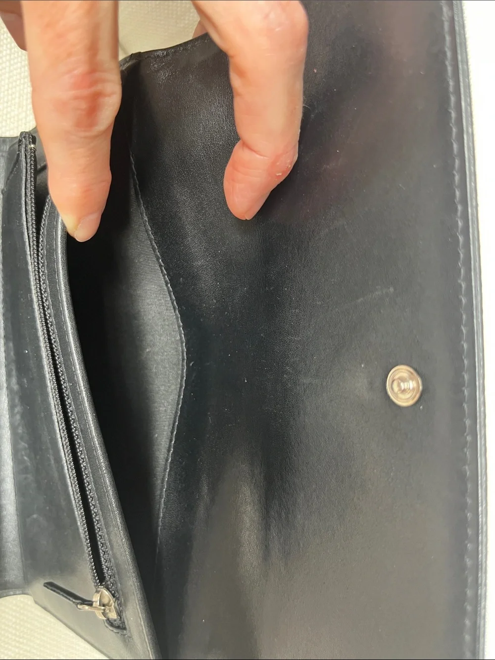 Classic CHANEL Wallet - Black Caviar Leather